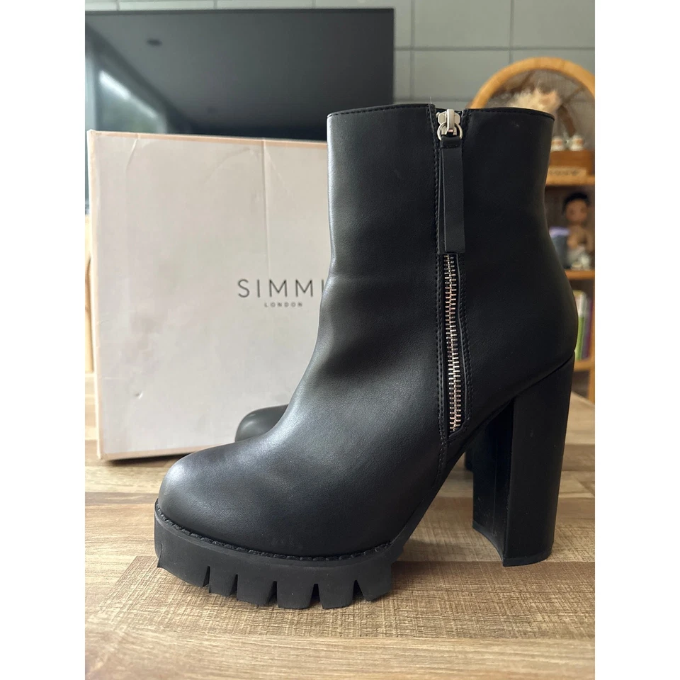 Women's Simmi London Jemma Platform Lug Sole Chunky Heeled Ankle Boot size 9 - Image 4 of 4