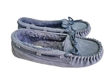 Minnetonka Cally Grey Suede Moccasin Slippers Women  s Size 7 Fur Lined Gray