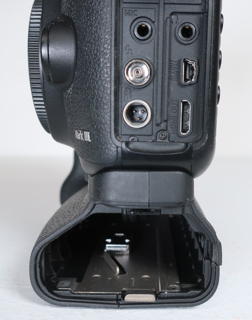 📷 Canon EOS 5D Mark III DSLR Camera Body + Grip – Full Frame