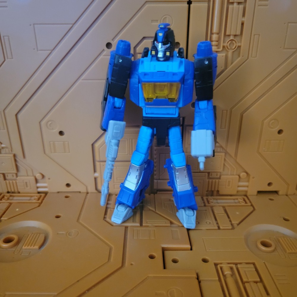 Transformers Generations Shattered Glass Blurr Complete
