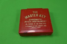 Kratt The Master Key Chromatic Pitch Instrument Tuner MK1-F A-440 13 Keys  Case