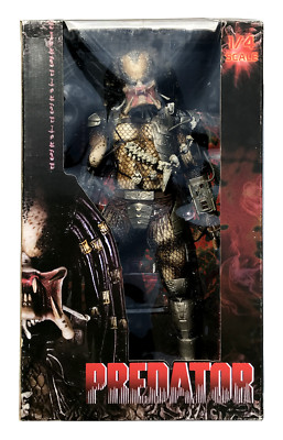PREDATOR Unmasked Open Mouth Mandibles 19