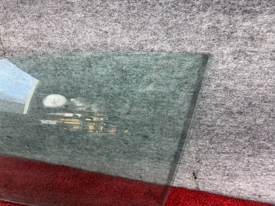 Оригинальное стекло для окна передней левой водительской двери кабриолета BMW E46 117K - Изображение 4 из 4