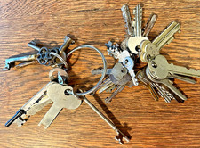 Lot of 34 vintage and various keys skeleton, big, little, small