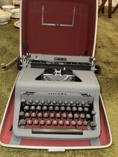 Royal Quiet Deluxe Typewriter Vintage with Original Case thumbnail