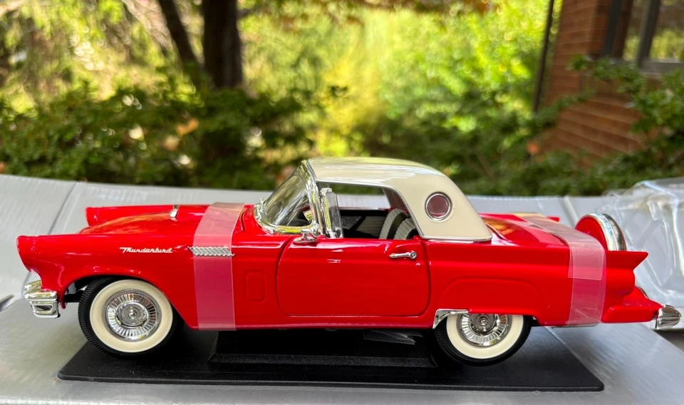 Yat Ming Road Signature Deluxe Collection 1957 Ford Thunderbird 1:18 Diecast - Image 4 of 4