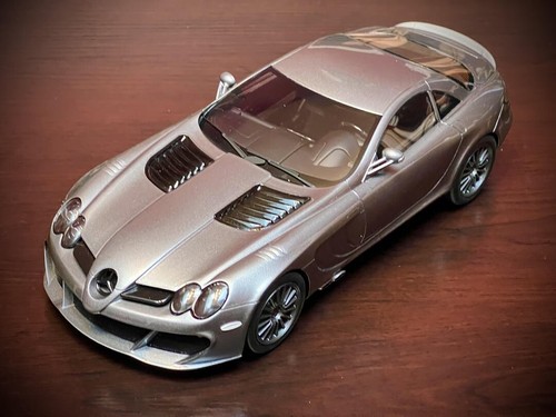 GT Spirit Mercedes-Benz SLR McLaren MSO Edition Selenite Gray GT365 1/18 - Picture 2 of 11