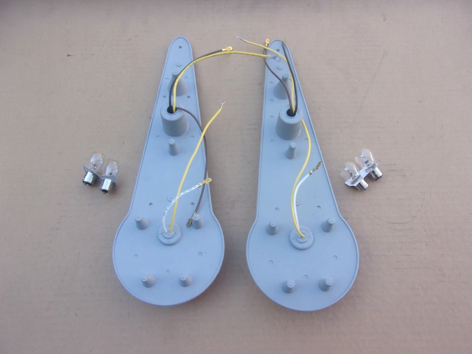 DOS NUEVOS 1957 Plymouth Fury Belvedere Savoy Plaza luces traseras carcasa tableros Foto 2 de 3