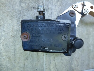 1997 Kawasaki ZX900B Ninja K724) front right brake master