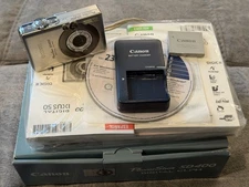 Canon PowerShot Digital ELPH SD400 5.0MP Digital Camera W/Batt, Charger - Nice!