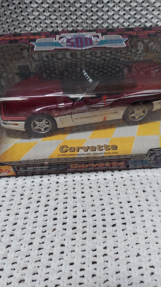 MAISTO 1:18 SCALE 1995 CHEVROLET CORVETTE INDY 500 PACE CAR DIE CAST Open Box - Image 3 of 4