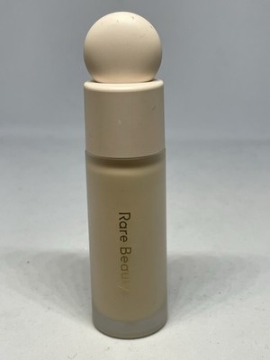 RARE BEAUTY LIQUID TOUCH CORRECTOR BELEUCHTET