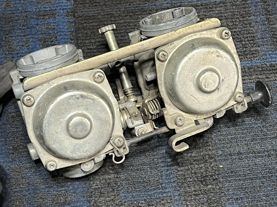 Suzuki GS250 GS250T 1980 1981 carburadores gemelos carbohidratos Mikuni MIC 11900 Foto 3 de 4