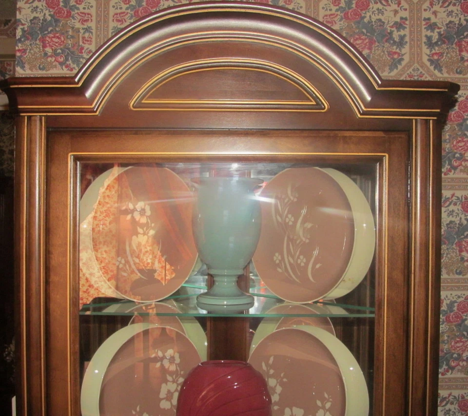 Antiguo capó iluminado esquina superior gabinete de China curiosidades adorno dorado mansión clásica  Foto 2 de 4