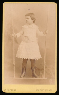 CDV - Kind auf einer Schaukel - Leipzig um 1890