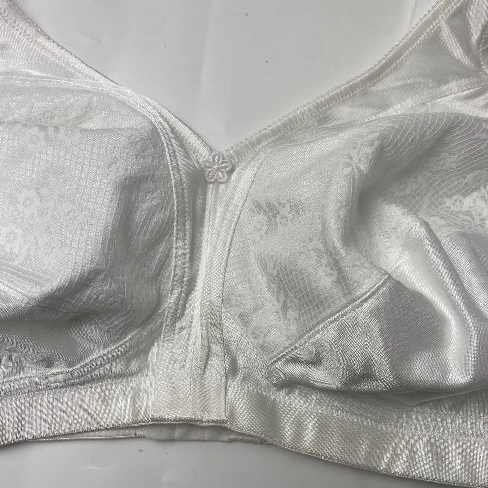 Underscore Fashion Plus Comfort Wirefree T-Shirt Bra White Floral Lace Size 44DD - Image 3 of 4