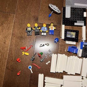 Lego City Set 7744 Police Headquarters Read