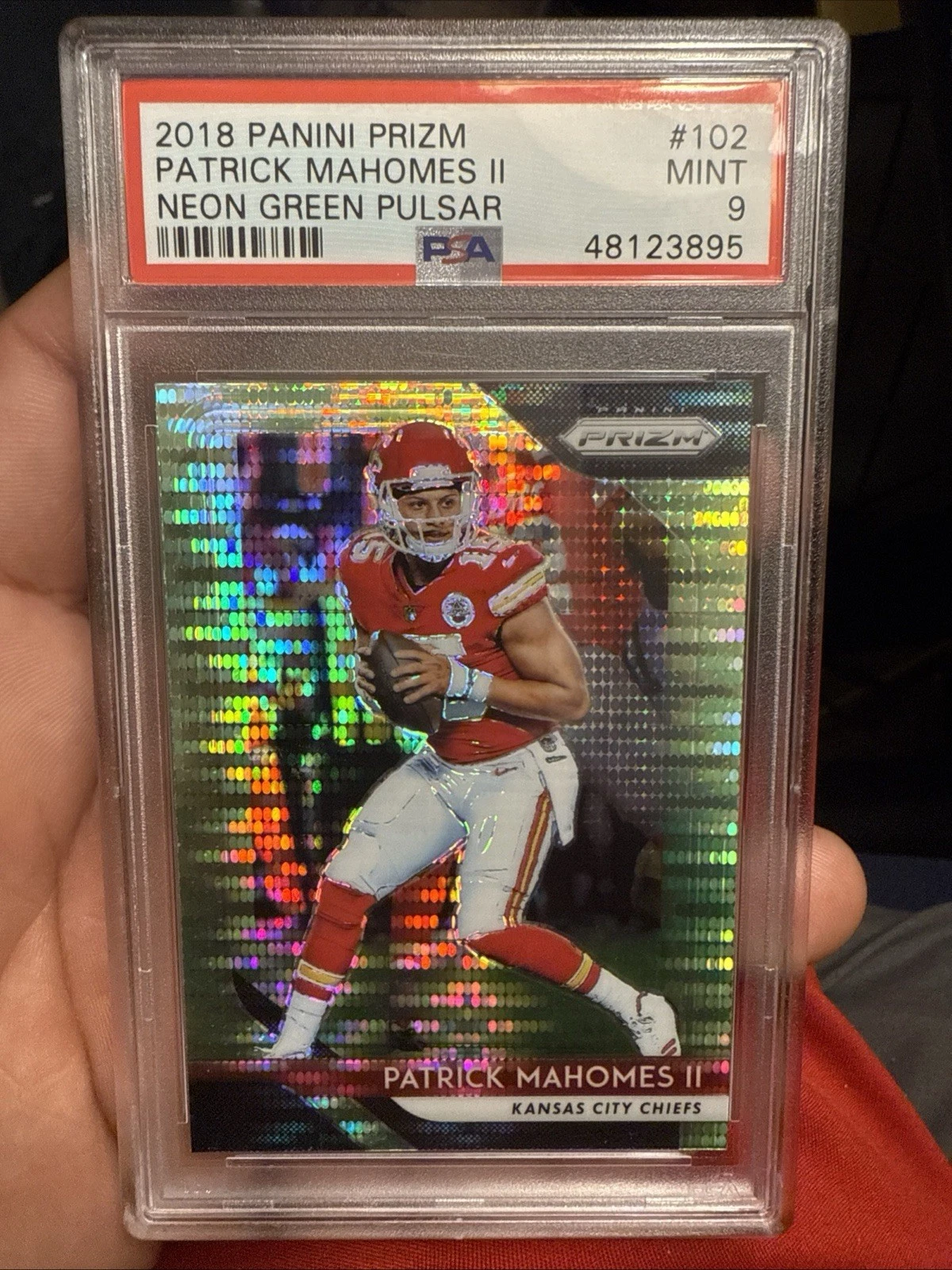 2018 Panini Prizm - Patrick Mahomes II #102 Neon Green Pulsar Prizm