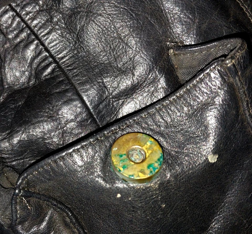 Moschino Black & Gold Single Strap Shoulder Bag | Vintage (Pre-owned!) - Image 4 of 4