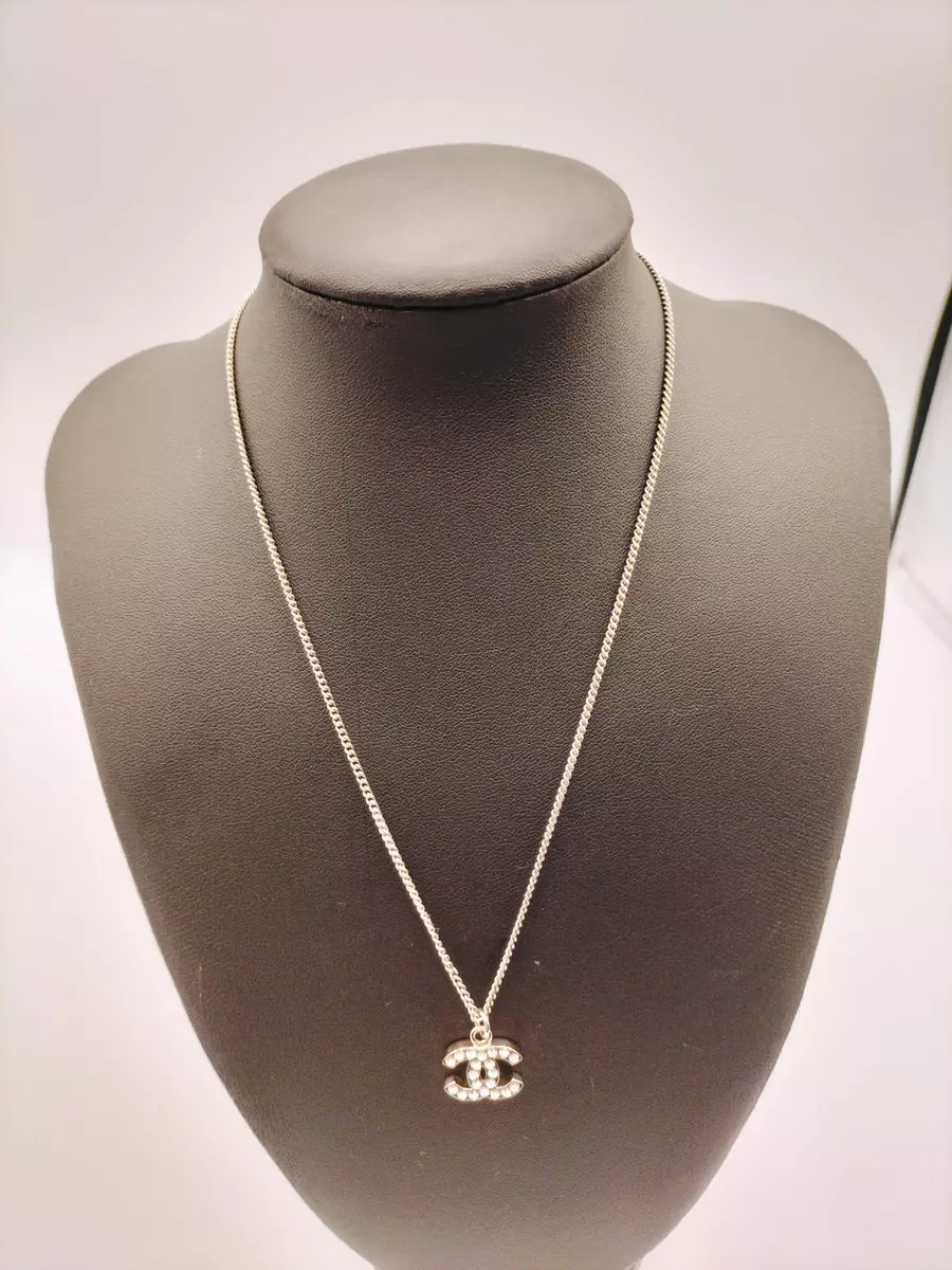 chanel cc logo charm