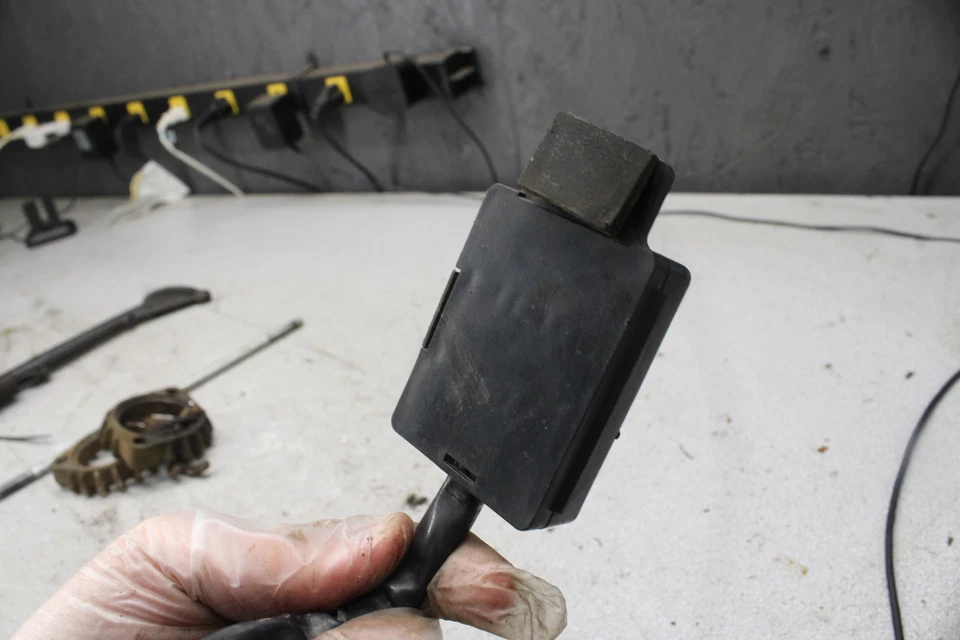 1982 Kawasaki 750 CSR KZ750M FUSE BOX FUSEBOX C1-2920.FO - Image 3 of 4