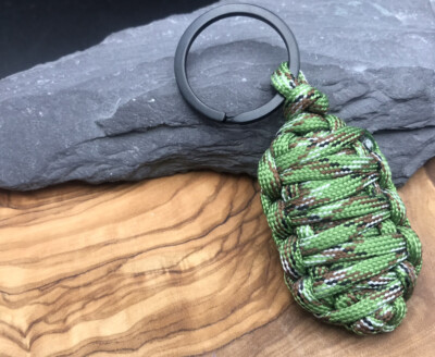 Handgefertigter Paracord Königskobra Webart ''Granate'' Schlüsselanhänger Schlüsselring. Verschiedene Farben