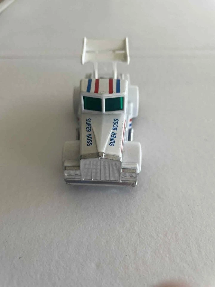 MATCHBOX TOYS LTD 1982 KENWORTH SUPER BOSS LESNEY ENGLAND IN MINT COND NO BOX - Image 3 of 4