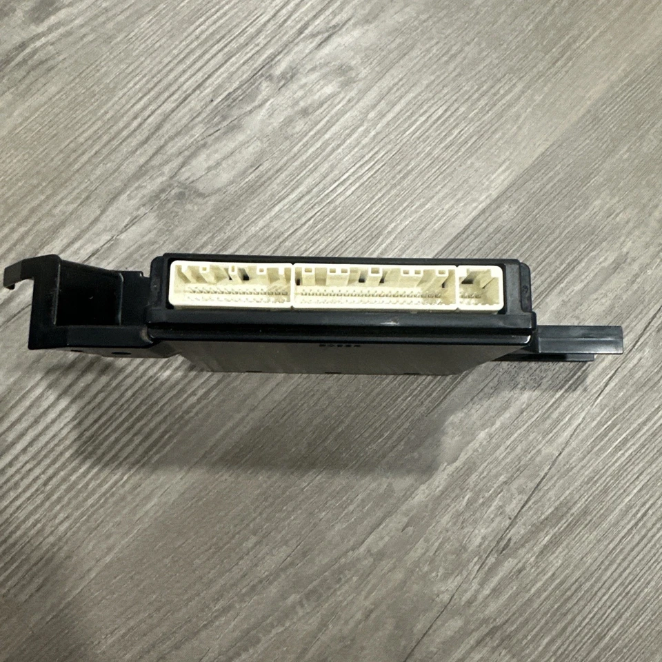 2017 2018 Toyota Sienna Air Conditioner Amplifier Control Module 88650-08210 - Image 3 of 4