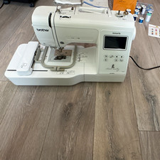 Brother Innov-is M240ED Stickmaschine OVP mit Stickrahmen, Zubeh&ouml;r, Garnspulen
