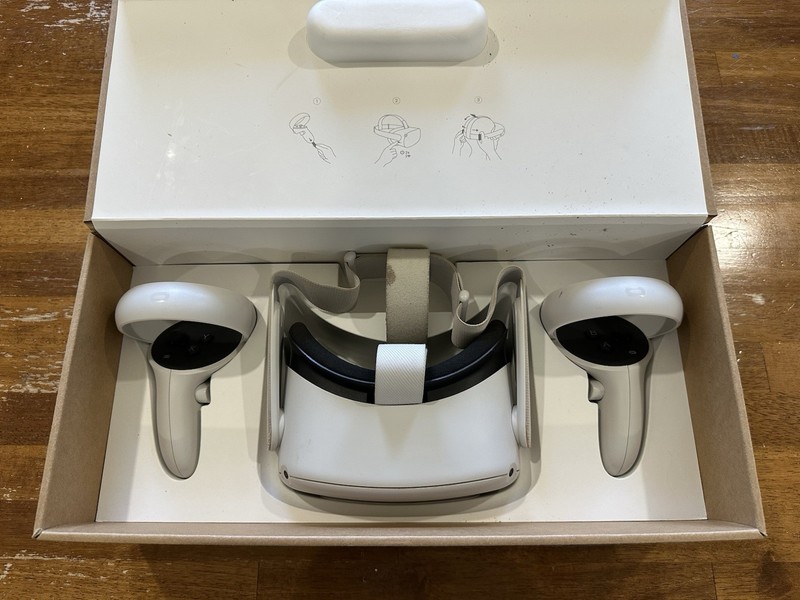 Meta Oculus Quest 2 VR Headset And Controllers White With Box Adult Owned