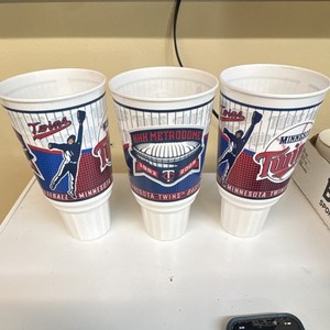 Minnesota Twins HHH Metrodome 1982-2009 Plastic Souvenir Cups Set of 3