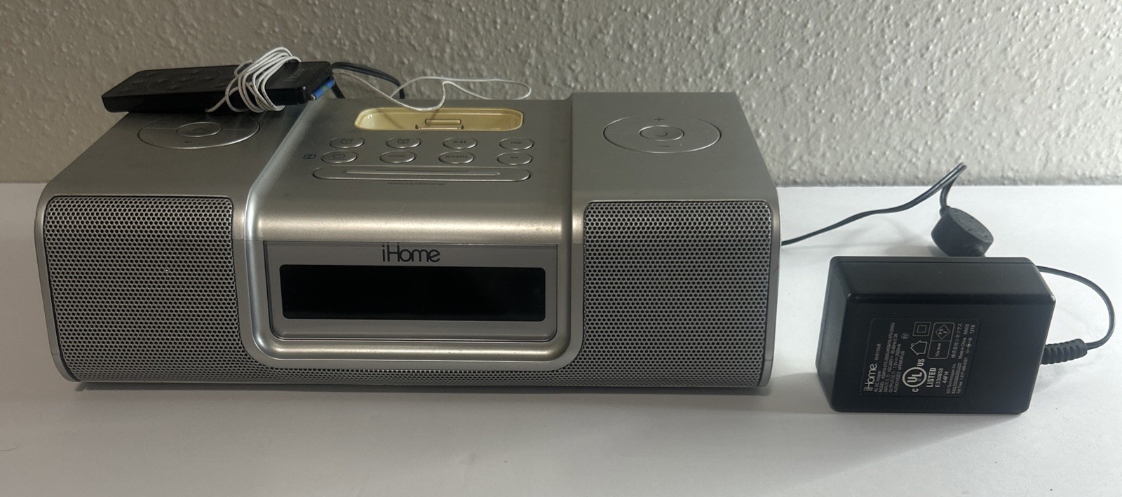 iHome iA9 Alarm Clock Radio iPod iPhone 30-Pin Dock Speaker W/ Remote