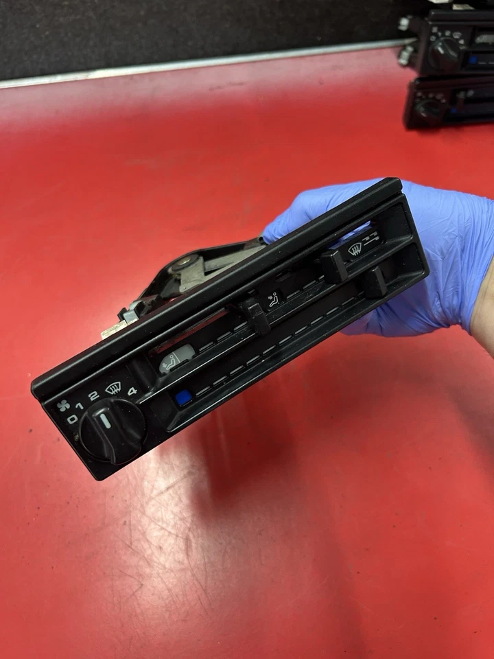 Controles de calefacción tempranos Volkswagen Transporter T4 321819045C interruptores VW Foto 2 de 4