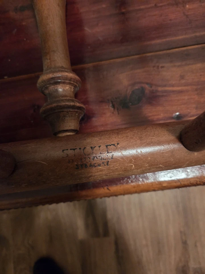 3 SILLAS ADHESIVAS CON RESPALDO DE ESCALERA HECHAS EN FAYETTEVILLE SIRACUSA EE. UU. Foto 4 de 4