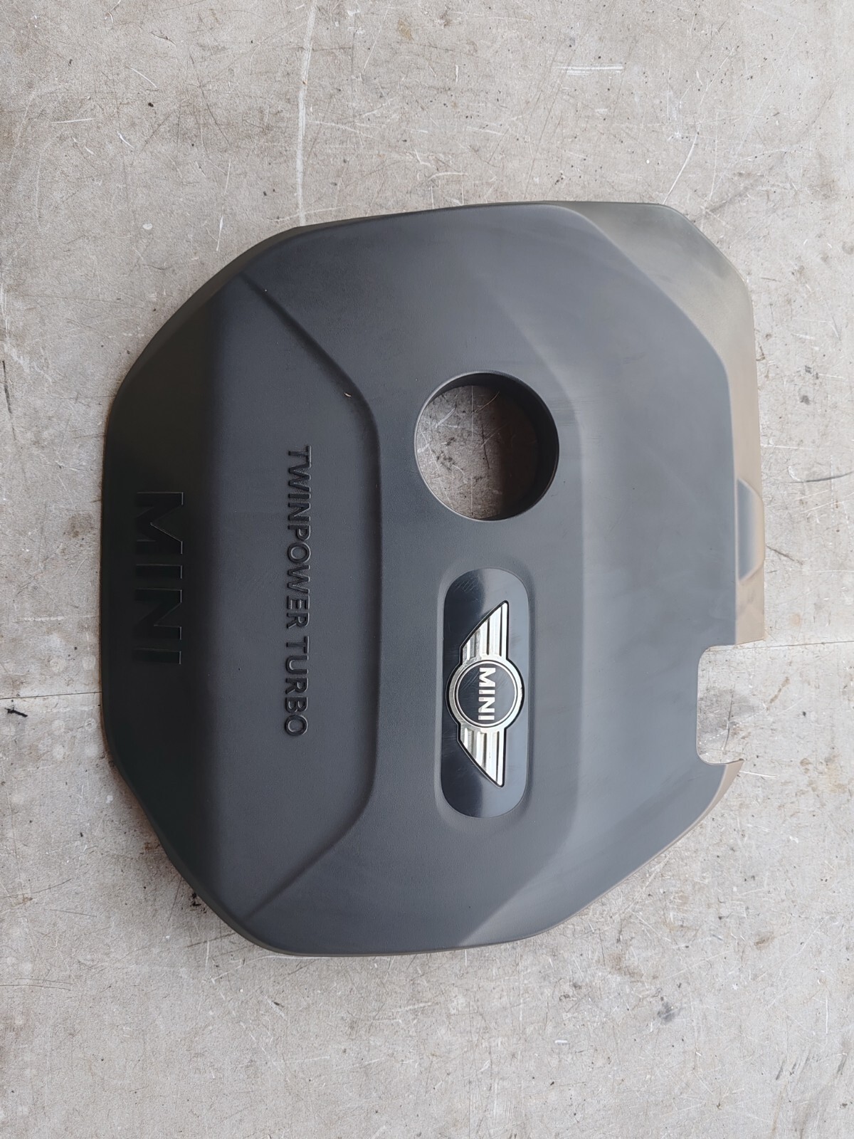 MINI COOPER F55 F56 2015 1.2 PETROL TOP ENGINE COVER LID 8601635