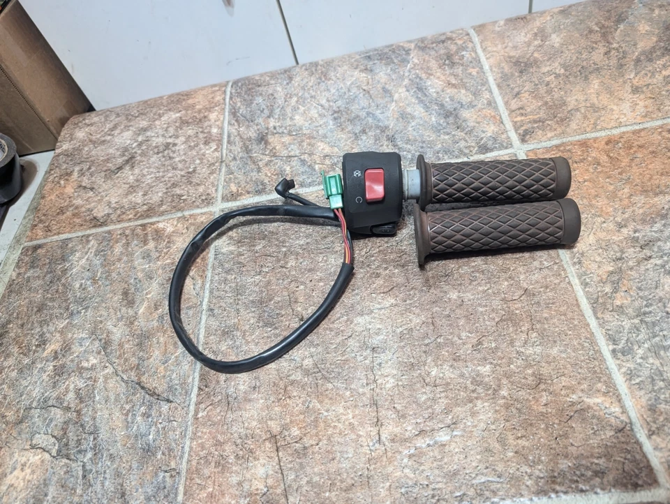 Interruptor de parada de arranque de manillar derecho EX250 EX500 500 250 ZX7R Ninja Kawasaki OEM Foto 2 de 4