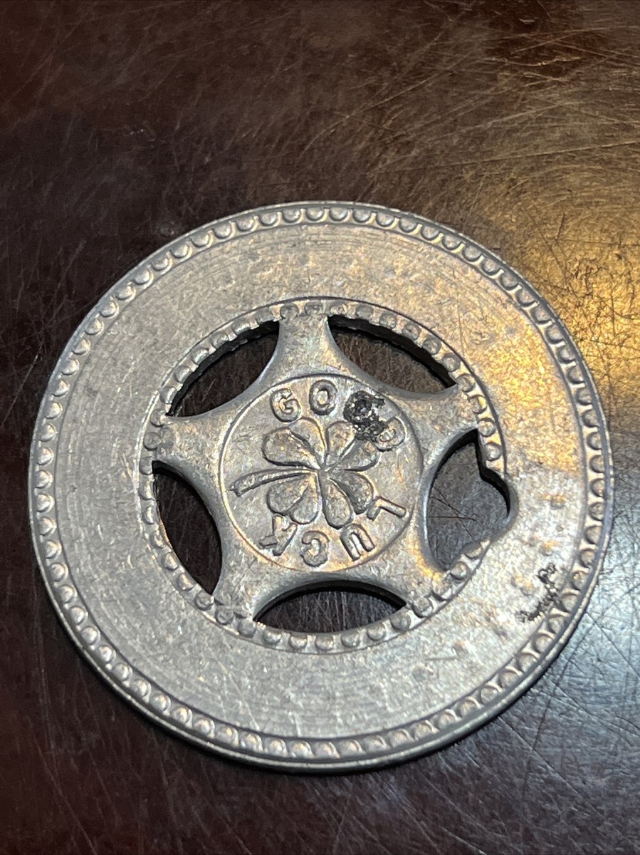 Real Preserved Good Luck Charm Token 1.25 Inch KIN-HEBI Real Four Leaf  Clover Good Luck Token - Preserved In Resin With Initial K Ornament Resin  Preserved Clover Ornament