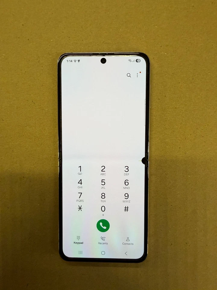 Samsung Galaxy Z Flip 5 - 256GB Unlocked - Fully Functional - LCD Black Spot - Image 3 of 4