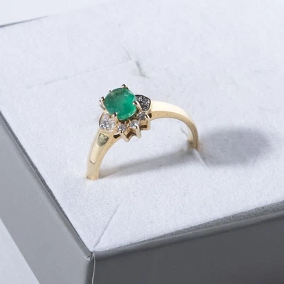 Superbe bague de joaillerie en or jaune 18 carats (poinçon 750),  émeraude ovale - Photo 1/4