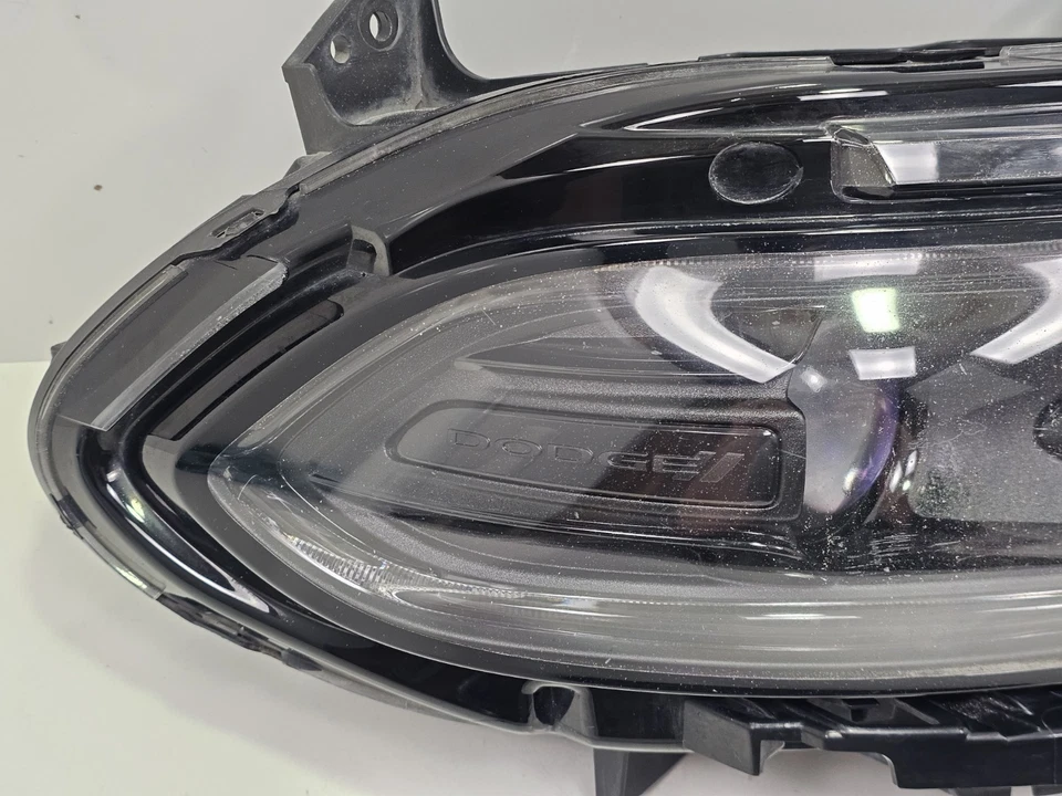 FARO CARGADOR DODGE 2015-2023 OEM LADO DERECHO PASAJERO HALÓGENO POLVO Foto 4 de 4