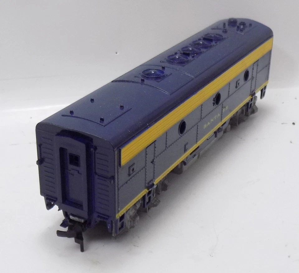 HO / UNBRANDED / DIESEL / UNIT 2 / POWER CAR / SANTA FE / METAL CHASSIS & TRUCKS - Image 2 of 4