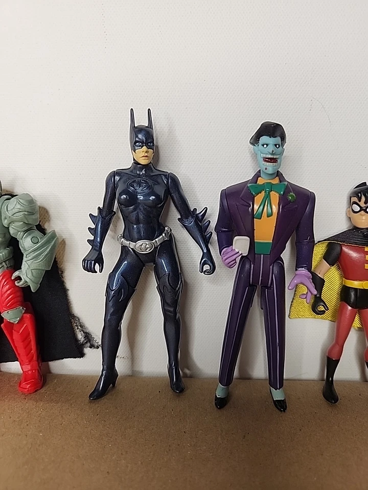 Vintage 90s DC Characters Action Figure Lot 91 kenner batman93 catwoman - Image 4 of 4