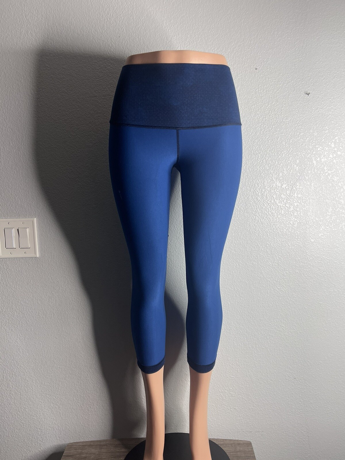 Lululemon Wunder Under Crop Leggings Reversible Size 6 Blue Yoga Workout  Flawed | eBay