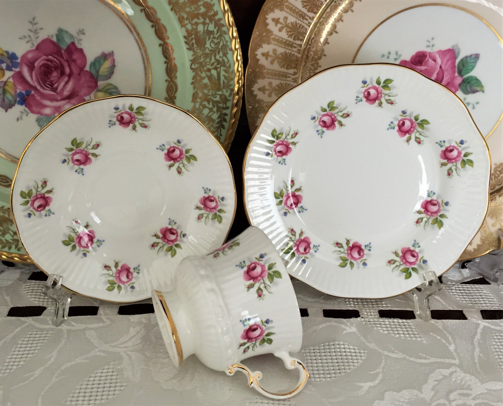 VINTAGE ELIZABETHAN FINE BONE CHINA ENGLAND ROSE PATTERN FLUTED TRIO