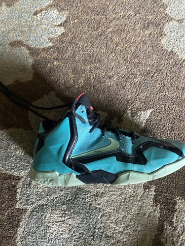 Nike Lebron James 11 South Beach 621712-303 Boys' Shoes Size 3y - Picture 4 of 4