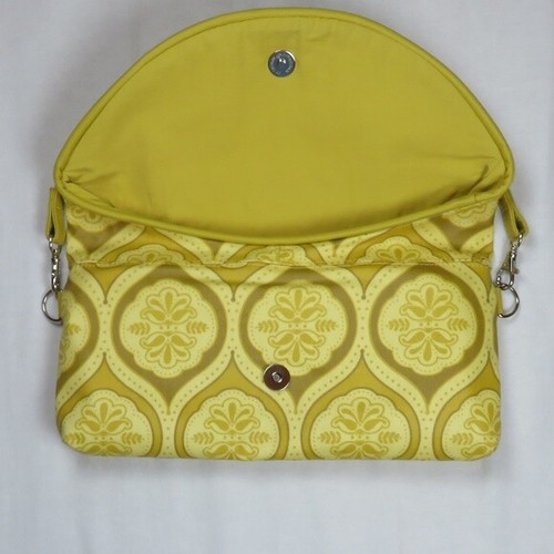 Petunia Pickle Bottom Diaper Bag Sunshine Yellow Clutch Shoulder Baby Mom Travel - Picture 3 of 5