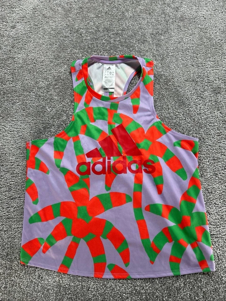 Camiseta sin mangas Adidas X Farm Rio para mujer grande con logotipo multicolor palmeras espalda dividida Foto 2 de 4
