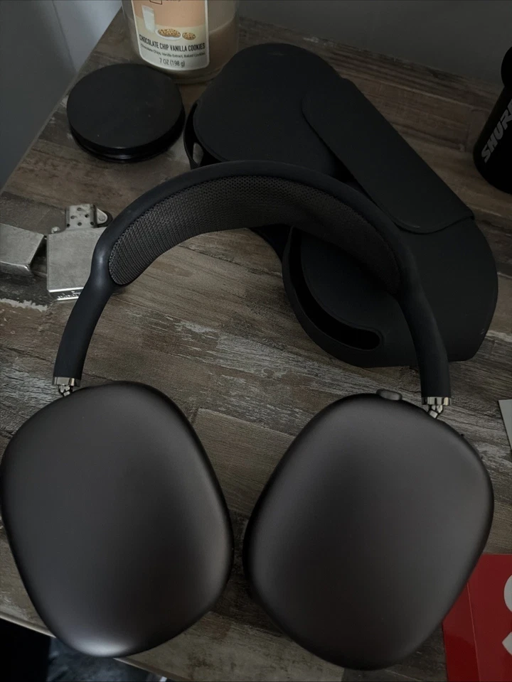 Apple (MGYH3AM/A) AirPods Pro Max Headphones - Space Gray - Image 3 of 4