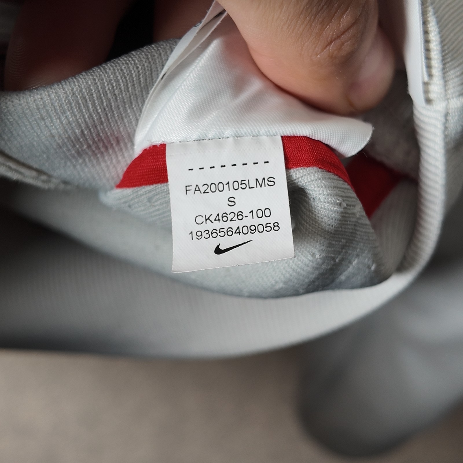 Nike sportswear Team USA  S cropped media jacket with "USA" detail on the cuff. thumbnail 4