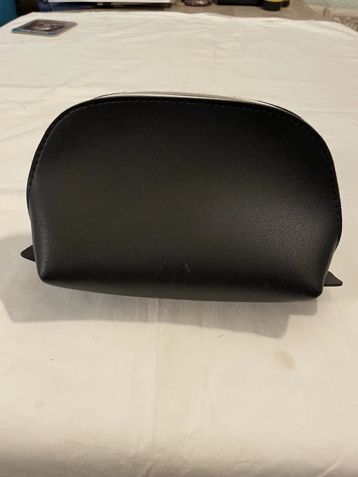 Bolsa de maquillaje cosmético Black Saks Fifth Avenue artículos de tocador para viajes de United Airlines Foto 2 de 4